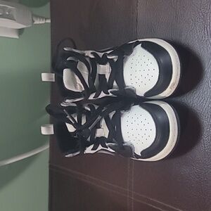 Jordan 1 blk white and gray good condition visibly worn